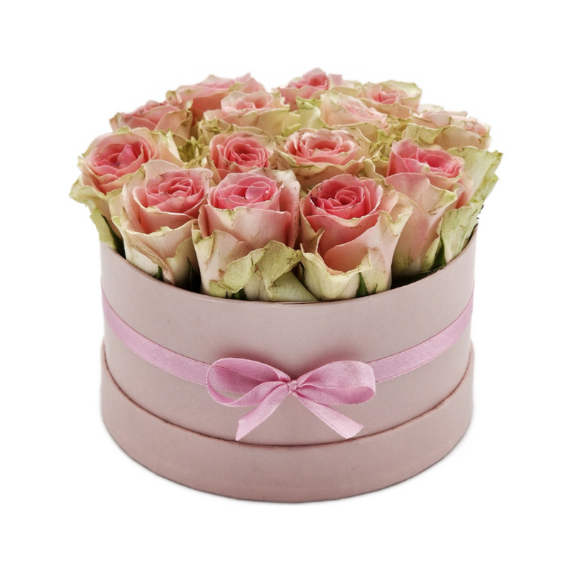 Rózsaszín rózsák rózsaszín dobozban